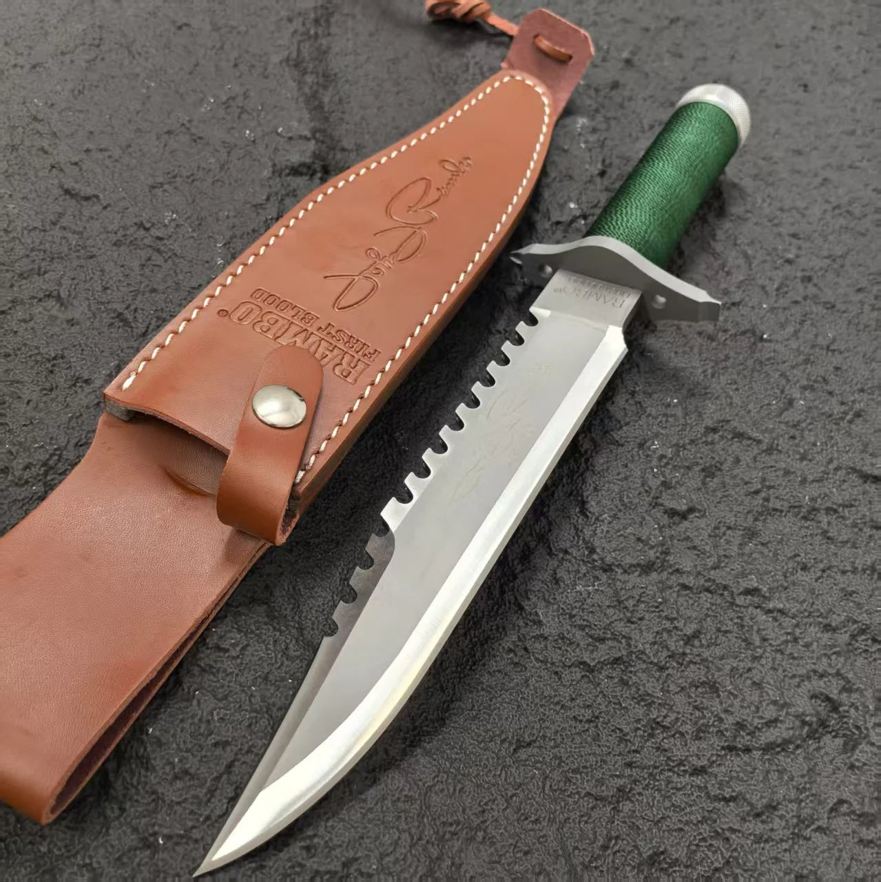 High-quality stainless steel fixed-blade outdoor knife: high-hardness, anti-slip handle, sheath included, multi-functional.